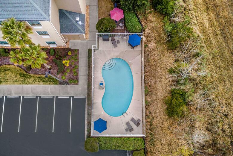 Hotel Comfort Suites At Eglin Air Force Base