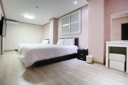 Orange Tree Hotel