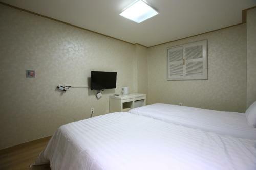 Orange Tree Hotel