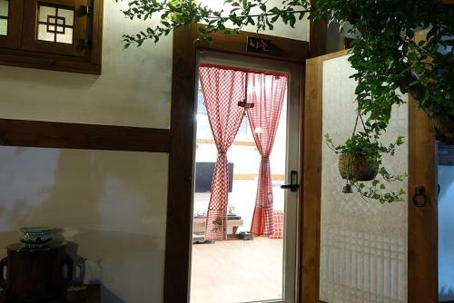 Hostal Inyeon Hanok Guesthouse