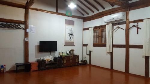 Hostal Inyeon Hanok Guesthouse