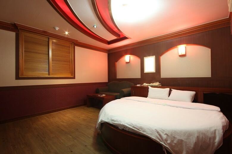 Utopia Hotel