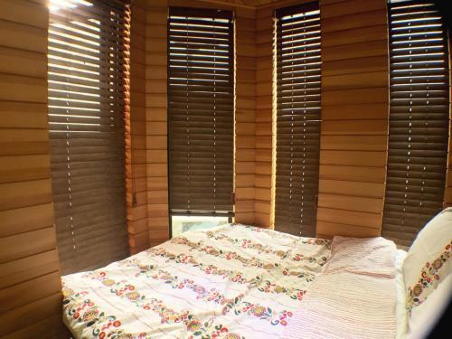 Hostal J Garden House