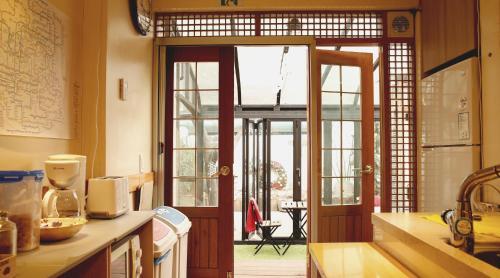 Hostal J Garden House