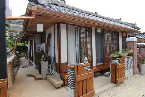 Hostal Sungsim Hanok Guesthouse