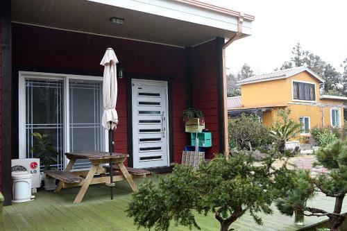 Hostal Basecamp Guesthouse