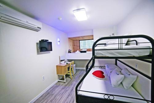 Hostal Road House Myeongdong