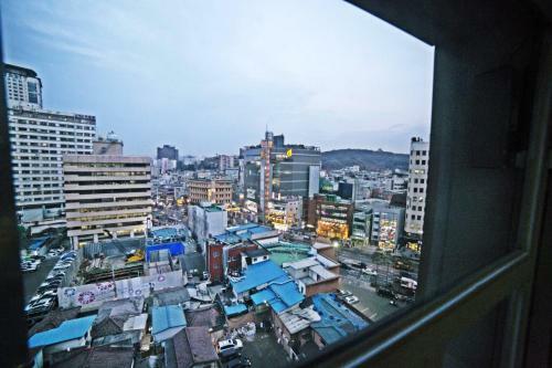 Hostal Road House Myeongdong