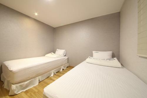 Hostal G House Mini Hotel & Guesthouse