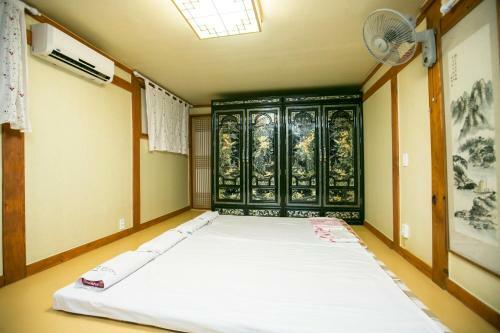 Hostal Bukchonmaru Hanok Guesthouse