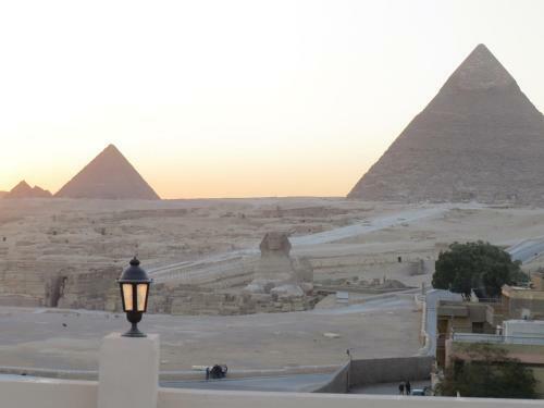 Albergue Mena Inn Pyramids