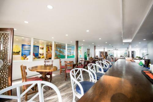 Hotel Deparis Beach Resort