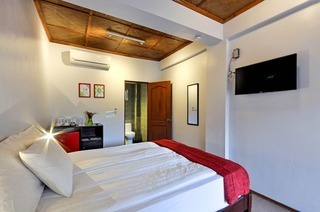 Hotel Nirvana Beach Resort