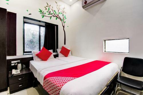 Oyo 11548 Hotel Mrunal Palace