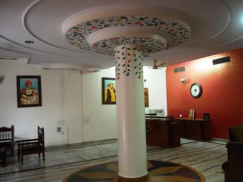 Hotel Madhav Palace
