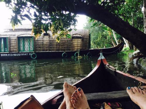 Antonys Eco Houseboat Hostel