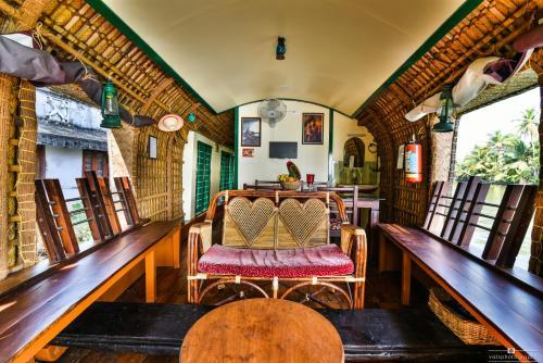 Antonys Eco Houseboat Hostel