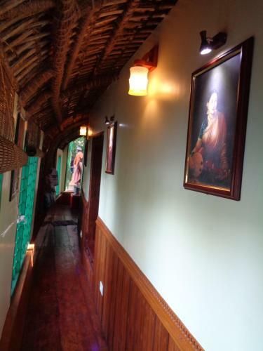 Antonys Eco Houseboat Hostel