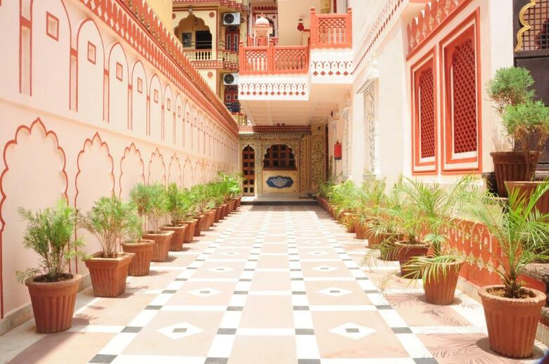 Hotel Sajjan Niwas