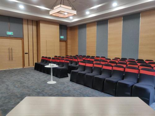 Hotel Holiday Inn Express Ahmedabad Ashram Road