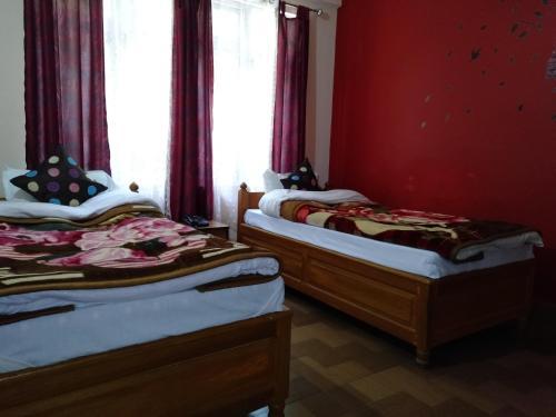 Hotel Oyo 24807 The Shire
