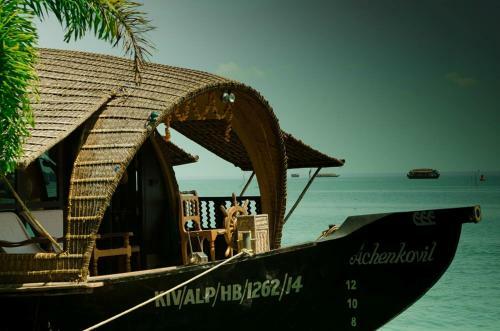 Punnamada Houseboat