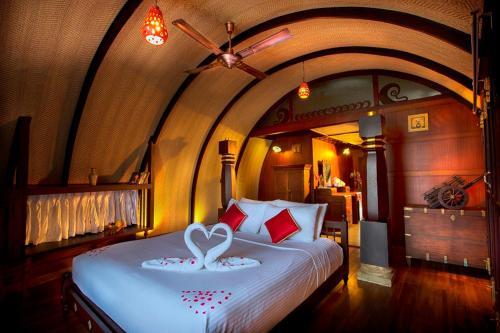 Punnamada Houseboat