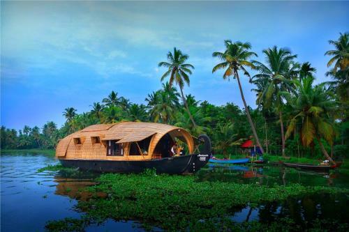 Punnamada Houseboat