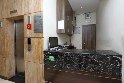 Hotel Oyo Premium Cantonment Jail Road