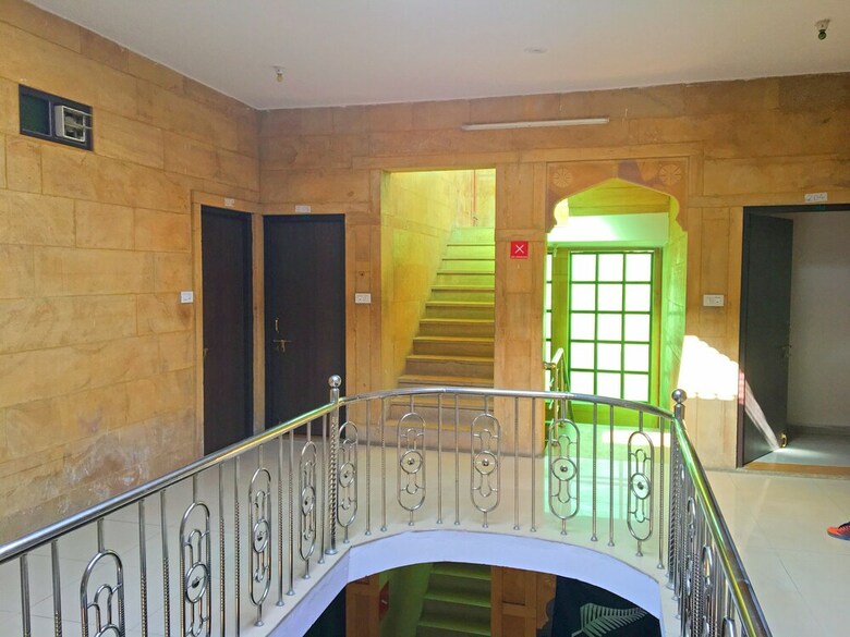 Hotel Marina Mahal
