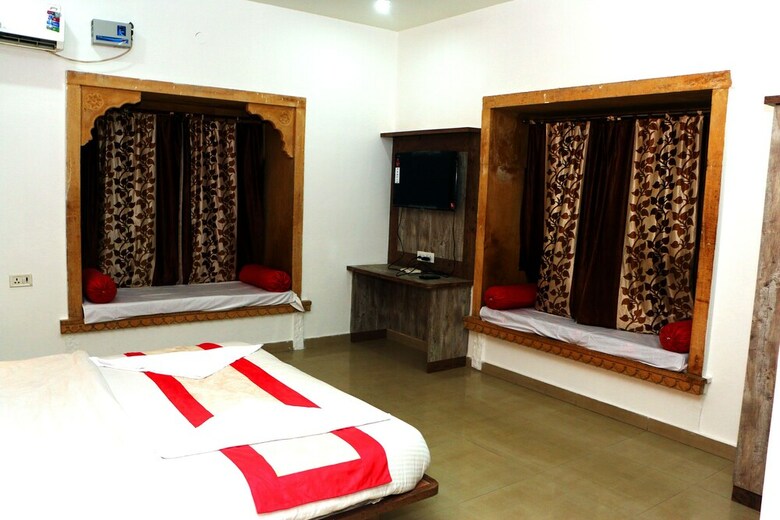 Hotel Marina Mahal