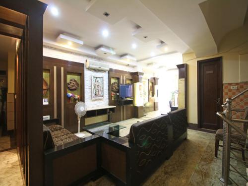 Hotel Oyo 5943 Tjs Grand
