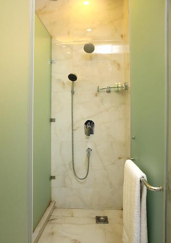 Hotel Ahuja Residency Dlf Phase 2