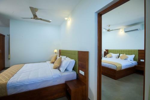 Hotel Kadavil Lakeshore Resort