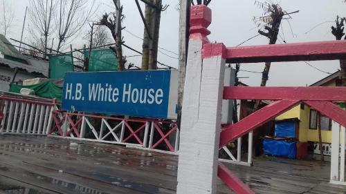 White House Group Of Houseboats