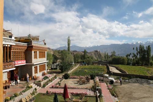 Hotel Charu Palace