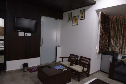 Hotel Palm View Residency
