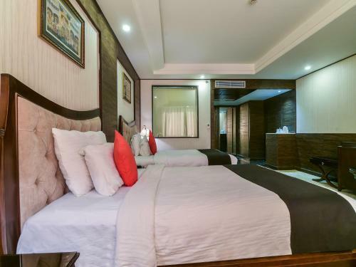 Hotel Polo Inn & Suites