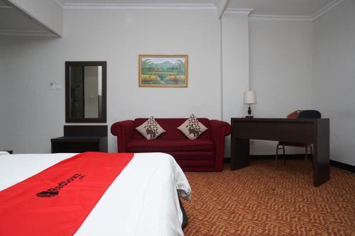 Hostal Reddoorz Plus @ Cihampelas 3
