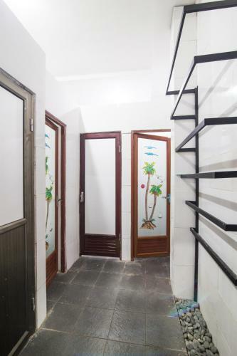 Hostal The Taman Sea View