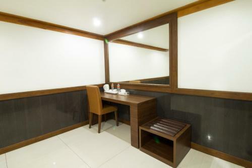 Hostal Reddoorz @ Hegarmanah