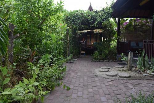 Hostal Ana Warung & Bungalows
