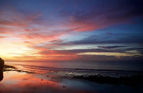 Hostal Bale Bingin Beachfront Stay