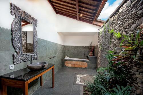 Hotel Santosha Villas