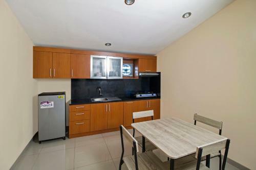 Hostal Reddoorz Plus @ Setiabudi Tengah