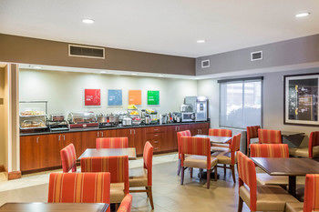 Hotel Comfort Inn & Suites