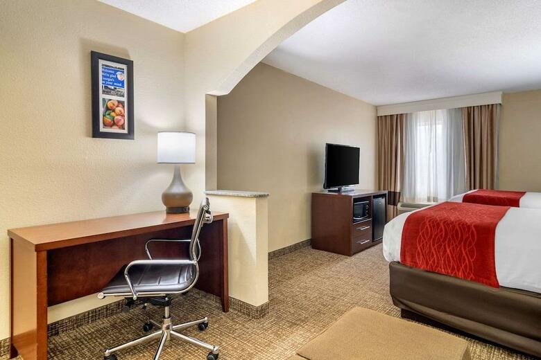 Hotel Comfort Inn & Suites