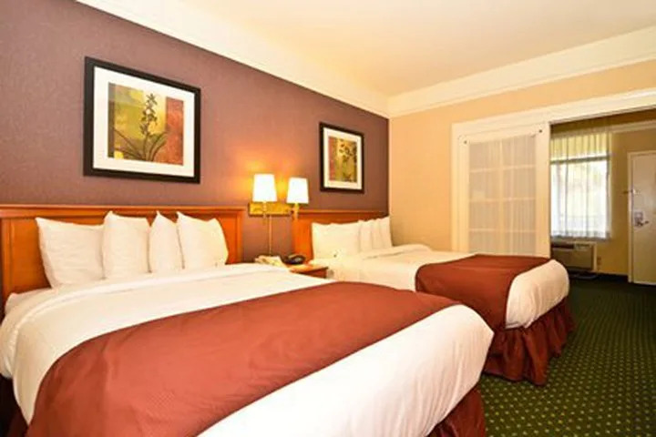 Hotel Ramada Suites By Wyndham San Diego
