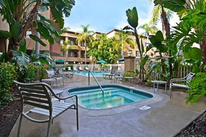 Hotel Ramada Suites By Wyndham San Diego