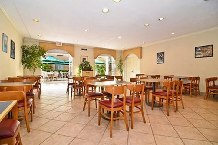 Hotel Ramada Suites By Wyndham San Diego